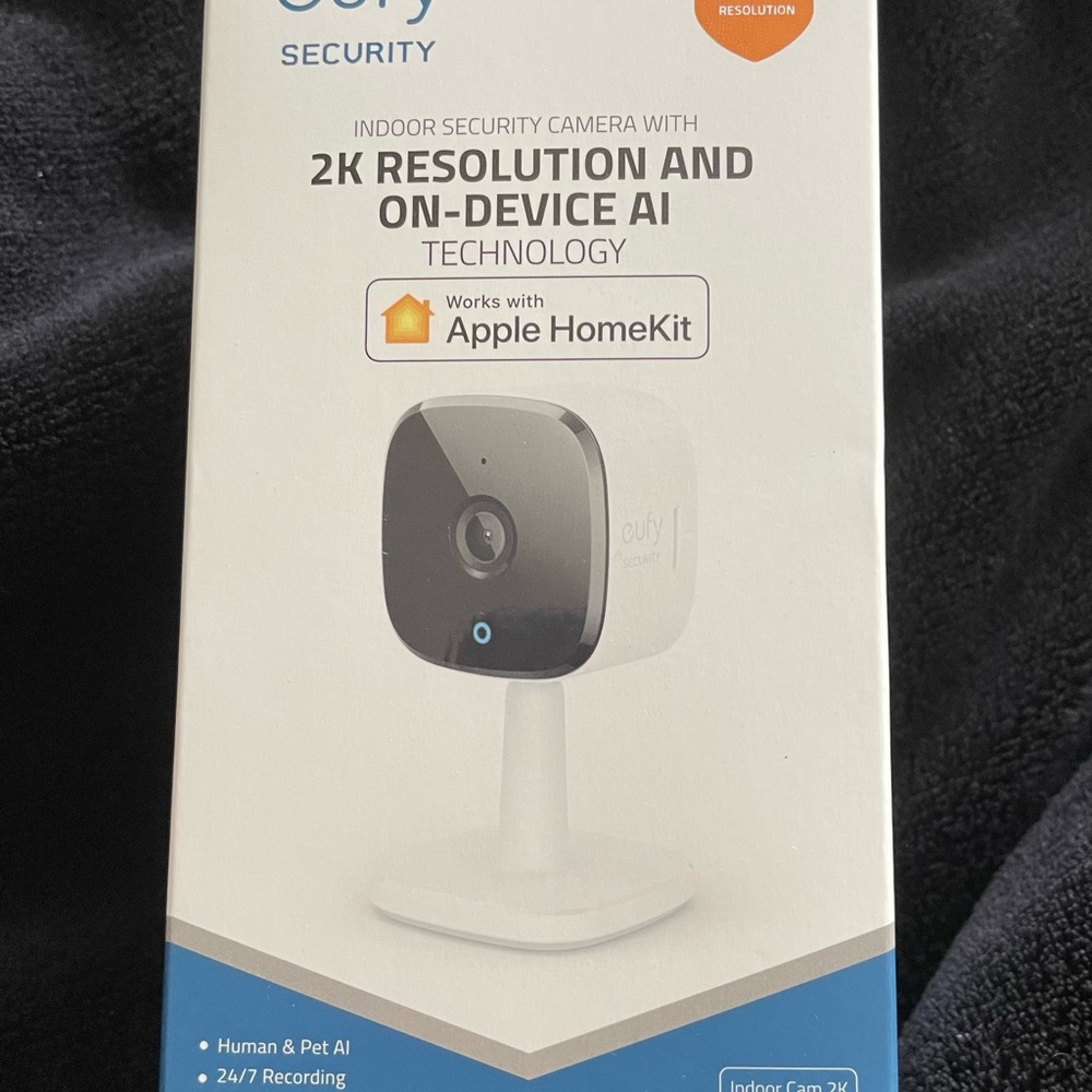 eufy Security Indoor Camera 2K Resolution - White + PNY adapter w/ 32 GB chip